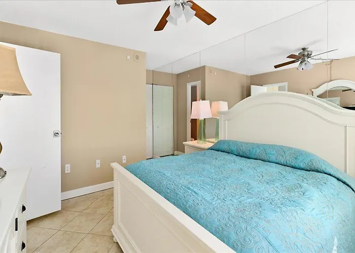 9400 Building - 1 Bedroom With Side Ocean View And Outdoor Pool!